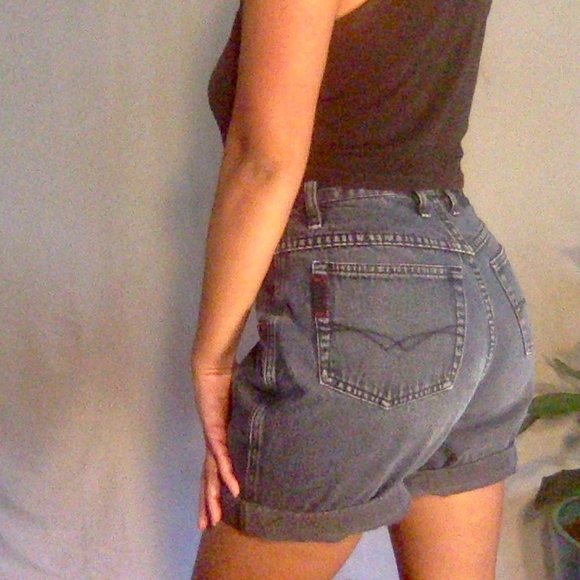 Vintage high-waisted button/zip fly cuff shorts. - Picture 4 of 6
